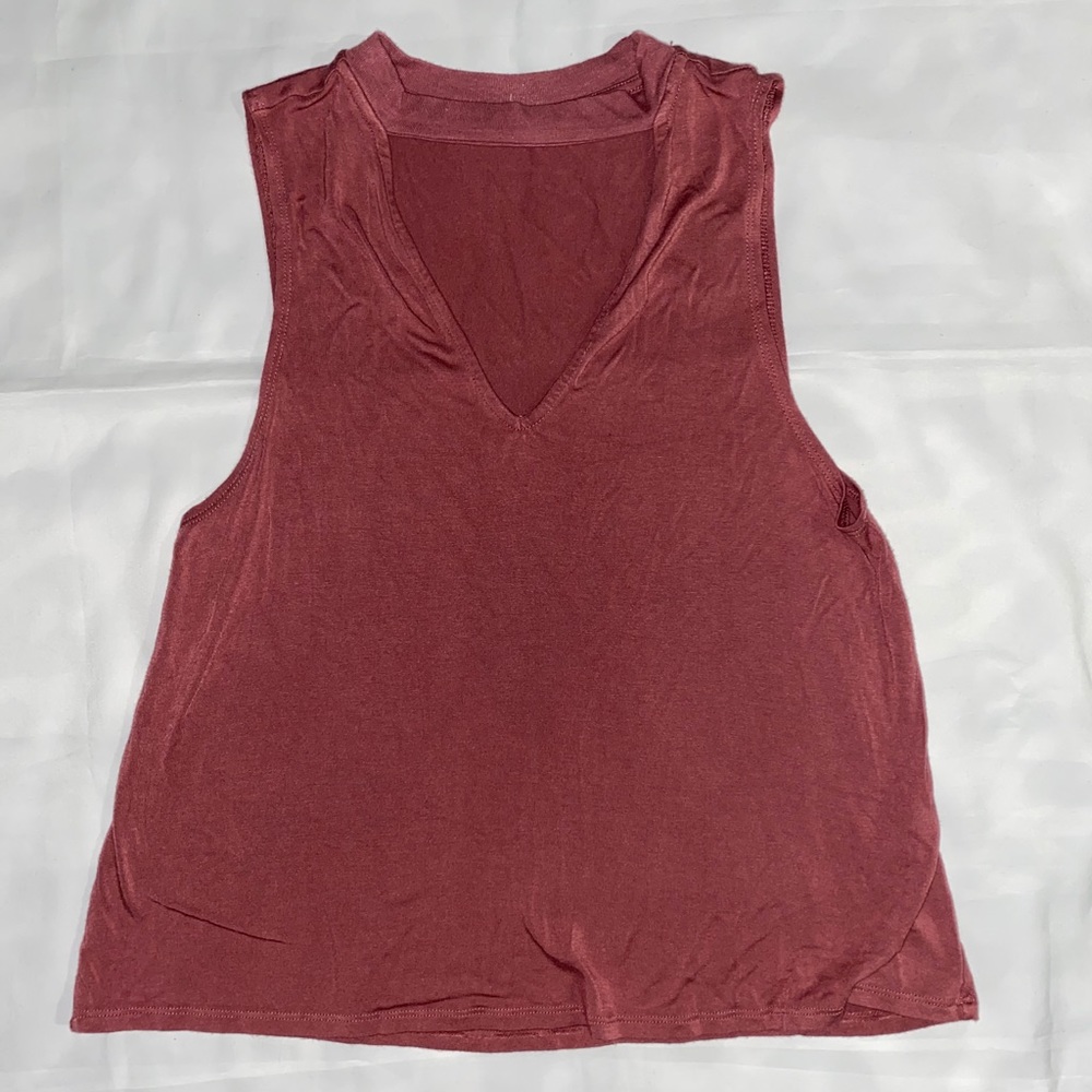 Garage Keyhole Neck Sleeveless Tank Top